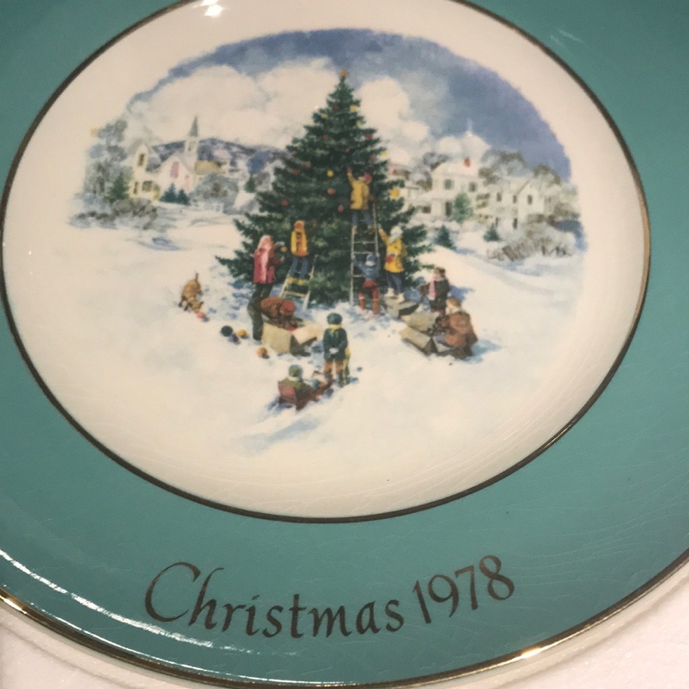 AVON CHRISTMAS PLATE